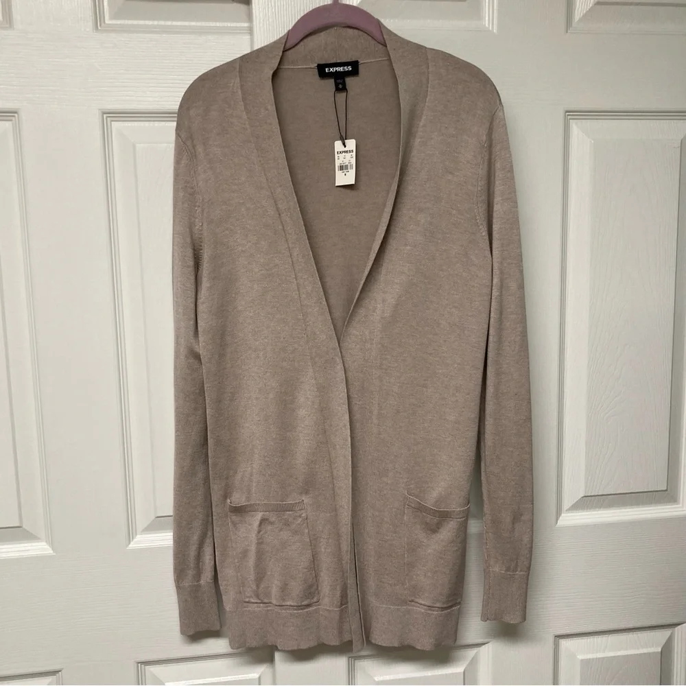 NWT Express 2 pocket open cardi Size M in Light Mocha